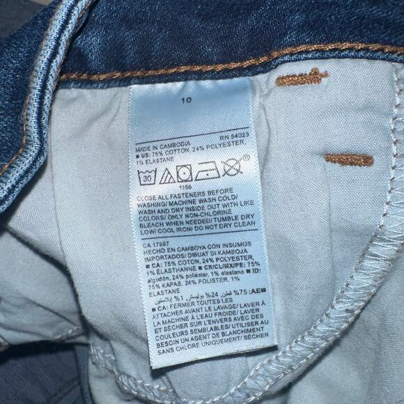 Old Navy High Rise Bermuda Short - Picture 6 of 7